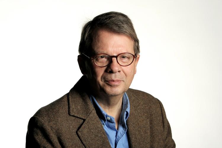 Bøger. Hans Hertel er professor i nordisk litteratur. 