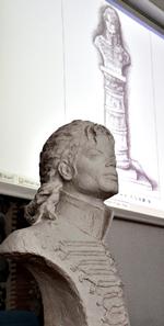Popkunst. Selve statuen af Michael Jackson er kun godt to meter høj, men skal stå på sin piedestal på toppen af Letna-bakken og vil kunne ses fra mange steder i byen. 