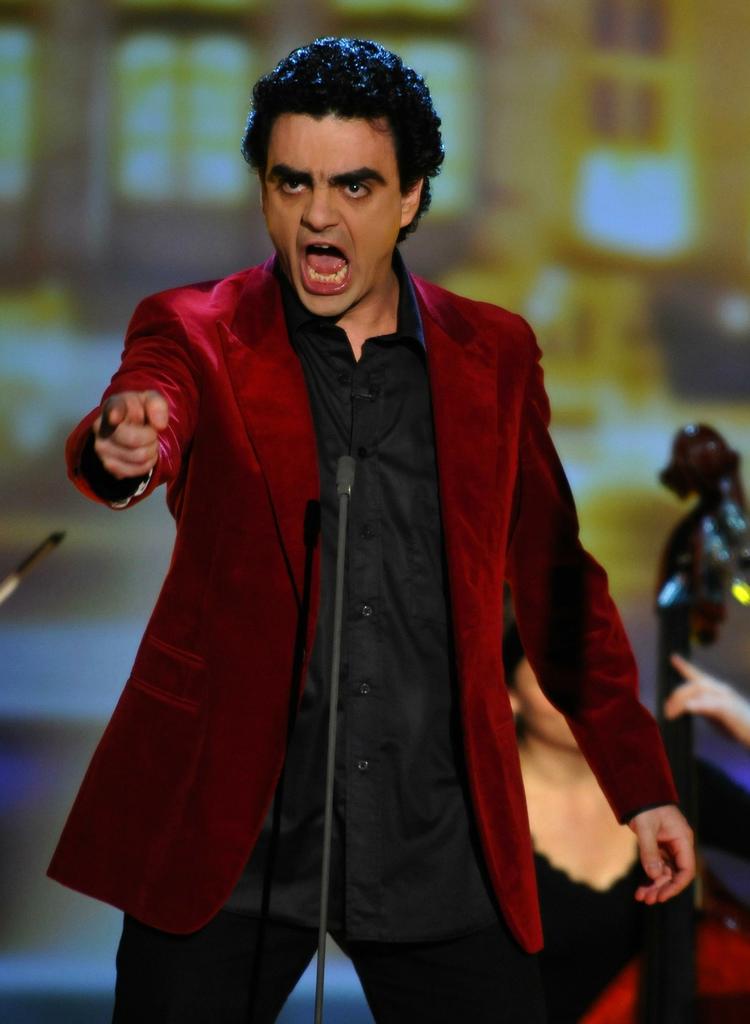 Efter Rolando Villazón gav en noget amputeret koncert, melder Nørrebro Teater sig på banen med en erstatningsoplevelse. 