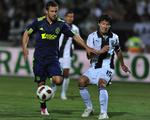 Ajax' Miralem Sulejmani (tv) kæmper om bolden med PAOK's Pablo Contreras under kvalifikationskampen til Champions League 4. august. Arkivfoto. 