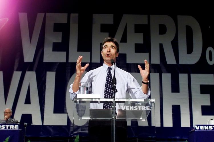 Kritiseret. Anders Fogh Rasmussen på Venstres landsmøde i 1999. Nu kritiserer blandt andre Jens Rohde den tidligere statsminister for at føre valgkamp på, hvor mange penge, Venstre ville poste i den offentlige sektor. 