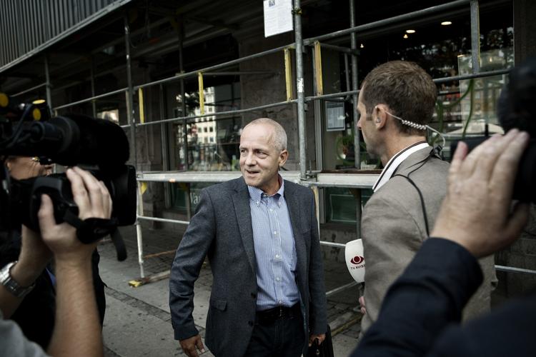 Idemand. Brigadegeneral Morten Danielsson ankommer til retssagen om Jægerbogen, hvor han fortalte, at han fik ideen om at lede efter en arabisk udgave af den omstridte bog. 