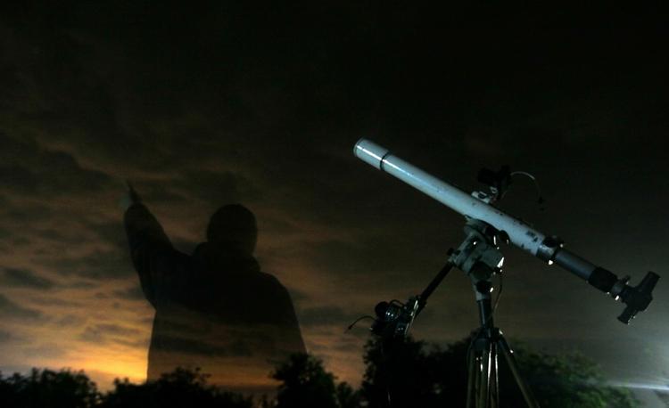 METEORSVÆRM. Perseidernes årlige 'besøg' hos Jorden plejer at lokke astronomer af huse. Arkivfoto. 