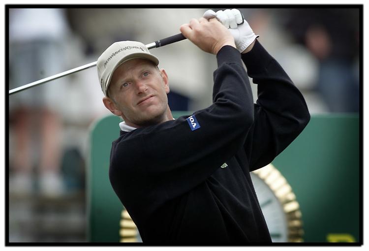LANGSKUD. Der er langt fra golf på topplan til jernmand - men Steen Tinning har lært meget af processen. 