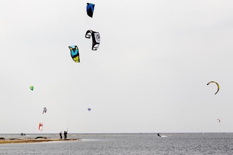 Der findes mange gode steder at kitesurfe i Danmark. 