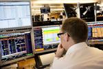 skævt. Der er tale om ubalance i magtforholdet, når de finansmarkeder, der et par år tidligere blev reddet med offentlige penge, nu reagerer med stor forargelse over for den offentlige gældsætning. (arkiv) 