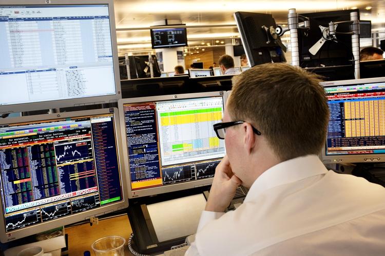 skævt. Der er tale om ubalance i magtforholdet, når de finansmarkeder, der et par år tidligere blev reddet med offentlige penge, nu reagerer med stor forargelse over for den offentlige gældsætning. (arkiv) 