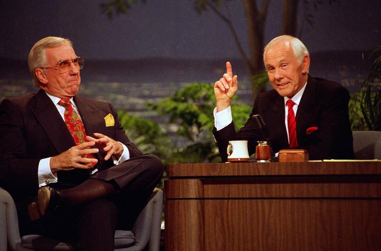 dinosaur. Johnny Carson debuterede på tv i 'The Tonight Show' i 1962 og optrådte for sidste gang i maj 1992. 