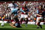 blæsevejr. Aston Villa var en klasse over West Ham, som blev lagt under massivt tryk fra kampens start. 