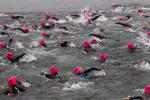 Plask. 1.700 triatleter har kastet sig i vandet ved Amager Strand. 