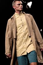 suit. Silas Adler mikser streetwear med klassisk herretøj. Kollektionen er navngivet 'The Suit' efter et digt af  Leonard Cohen. Foto: Per Folkver 