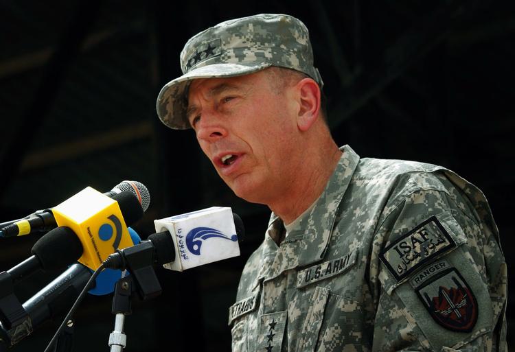 ØVERSTKOMMANDERENDE. David Petraeus vil ikke garantere, at de amerikanske tropper begynder at trække sig ud af Afghnistan i 2011. 