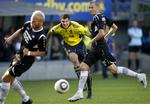 skudovervægt. Brøndbys Jan Kristiansen forsøger at finde vej gennem Esbjergs forsvar, men trods Brøndbys overvægt i spil og chancer snød Esbjerg hjemmeholdet til sidst. 
