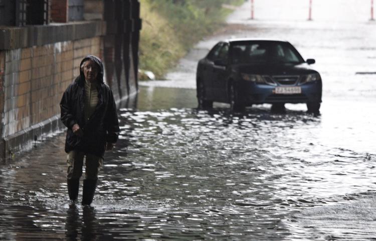 Skybruddet over København og Nordsjælland lukkede flere veje. Først efter en massiv oprydning er vejene igen blevet farbare. 