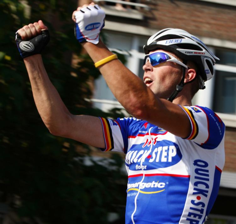 historisk. Stijn Devolder krydser linjen som vinder af det belgiske mesterskab. Arkivfoto. 