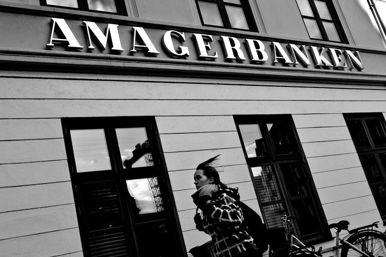 nødlidende. Amagerbankens ledelse skal i dag møde ejerne, som skal tage stilling til overlevelsesplanen. 