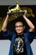 Locarno-vinder. Li Hongqi med Den Gyldne Leopard, som han i weekenden vandt for filmen 'Han jia'. 