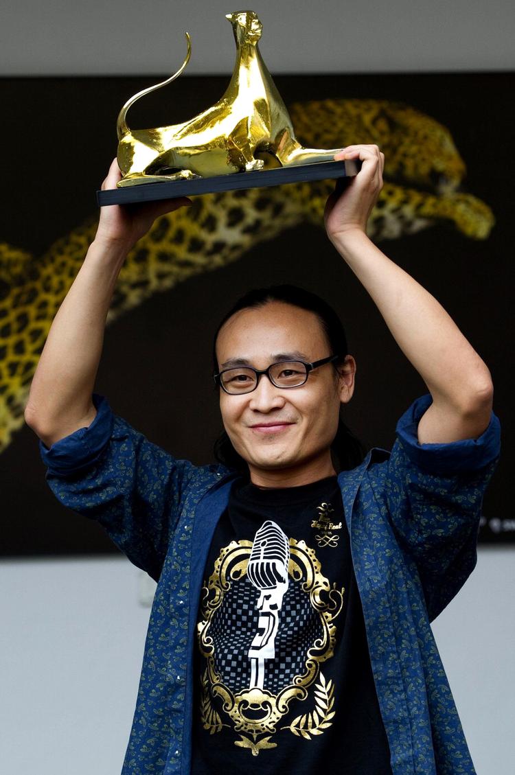 Locarno-vinder. Li Hongqi med Den Gyldne Leopard, som han i weekenden vandt for filmen 'Han jia'. 