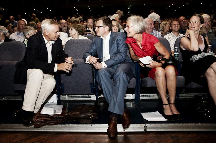 kriseramt. Det er under en måned siden, at aktionærerne i Amagerbanken sidst var til ekstraordinær generalforsamling (billedet). I morgen skal de til en ny ekstraordinær generalforsamling i den kriseramte bank. 
