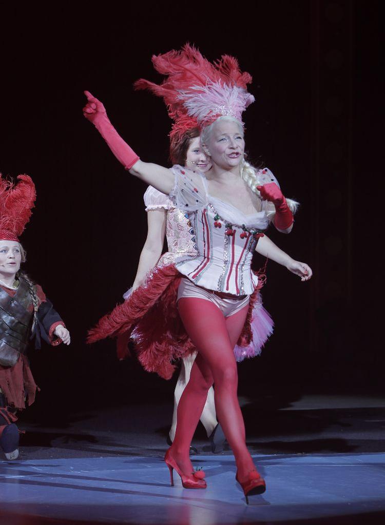Gøgl. Signe fra DR blev til Signe i Cirkus. Og det var populært. 