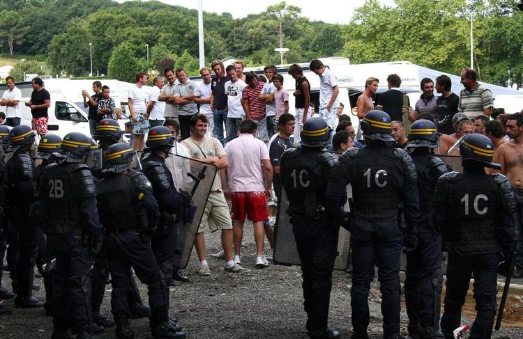 Romalejr. Romaer fra Rumænien og Bulgarien har som EU-borgere rejsefrihed i EU, men de kan udvises, hvis de bryder loven i det land, de er rejst til. Billedet er fra en lejr i Langlet ( Frankrig), der er ved at blive lukket. 