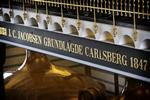 fremgang. Carlsberg har for længst brygget sin sidste øl i Valby. Og selv om der sælges færre øl, vinder koncernen markedsandele. 