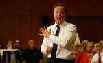 skuffelse. David Cameron møder vælgerne i hjembyen Hove tidligere på måneden. Efter de første tre uger har hans udspil ikke imponeret briterne, og flertallet siger, at de er skiffede over regeringens præstationer. 