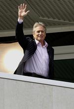 Kræftramt. Michael Douglas i Cannes i år, hvor han promoverede opfølgeren til Wall Street, 'Wall Street: Money Never Sleeps'. 