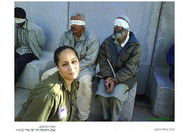 Korrumperet. Flere palæstinensiske grupper mener billederne kendetegner en generel tendens til forråelse hos de israelske styrker. 