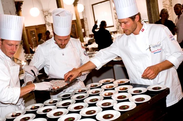 På eat2010 kan du opleve kendte kokke og aktuelle kogebogsforfattere i på slap line og få de bedste opskrifter med hjem. 