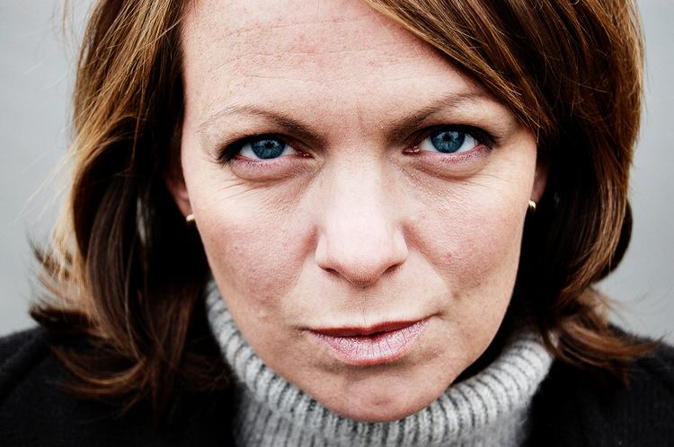 Indignation. Den svenske tv-journalist og samfundsdebattør Katarine Wennstam har skrevet endnu en krimi med indignation. Hendes første på dansk var 'Smuds' om svenske mænds købesex.