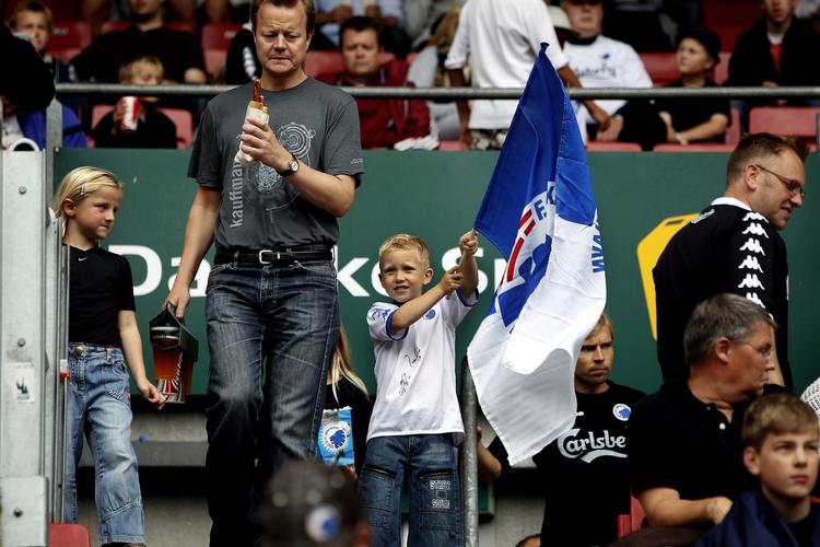 driftsoverskud. Øl, pølser og ikke mindst merchandise skal fortsat hjælpe FCK-forretningen med at levere et overskud. Eventuelle Champions League-millioner skal bruges til at afvikle gæld. Arkivfoto. 