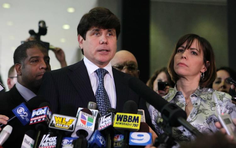 skyldig. Den tidligere guvernør i Illinois Rod Blagojevich og hans hustru Patti foran retsbygningen, hvor en jury kun kunne opnå enighed om et enkelt ud af 24 anklagepunkter mod Blagojevich. 
