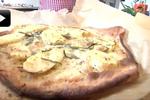webtv: Sådan laver du en super sprød kartoffelpizza