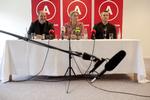 Helle Thorning-Schmidt møder pressen ved Socialdemokraternes gruppemøde. 