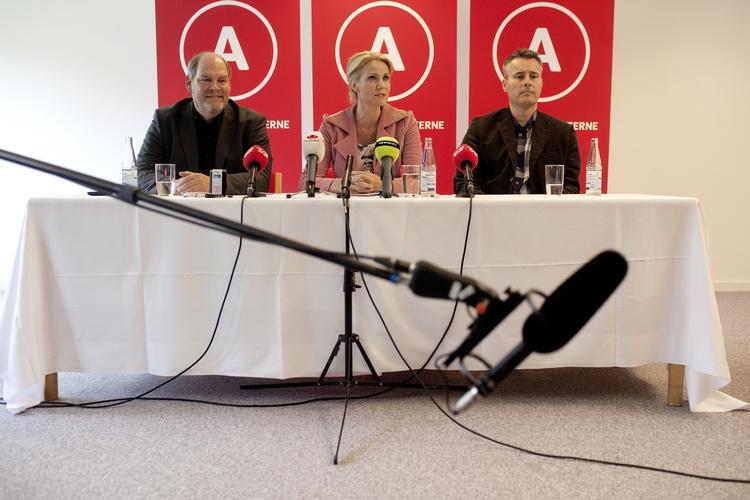 Helle Thorning-Schmidt møder pressen ved Socialdemokraternes gruppemøde. 