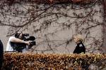 Spin. En ny undersøgelse af politisk tv-journalistik gennem fem valgkampe viser, at DR og TV 2 ikke har nær så meget fokus på politikernes gedulgte motiver, konfliktstof og meningsmålinger, som det ellers ofte er blevet fremført. 