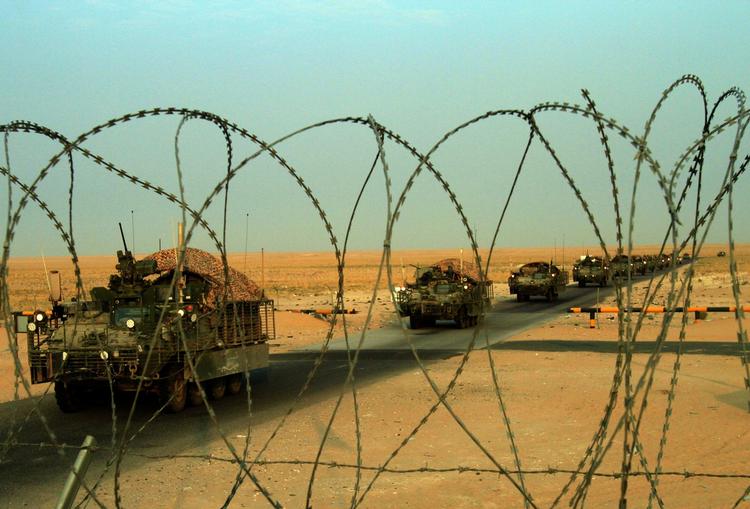 Afsked. De sidste amerikanske kamptropper krydser grænsen fra Irak til Kuwait i nat dansk tid - tidligt i morges lokal tid. 