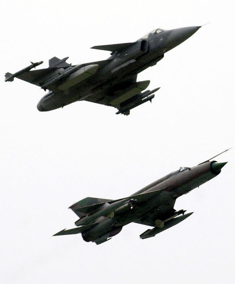 Krigsfly. Det var to jagfly af JAS 39 Gripen-typen, som svenskerne valgte at sende på vingerne mod det norske passagerfly. (Arkivfoto) 