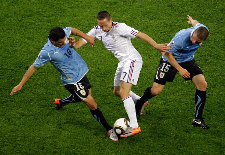 gældsat. Franck Ribery i den fransk landsholdstrøje, som han ikke kommer i lige med det samme igen efter strejke-skandalen ved VM. Arkivfoto. 
