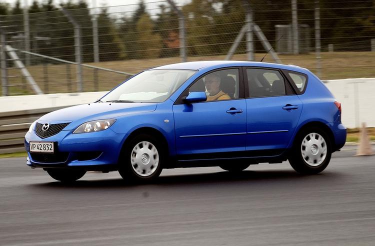 Kontrol. Mazda 3 (billedet) og den familievenlige Mazda 5 kan have en defekt i styretøjet. Derfor skal 2.190 biler en tur på værksted. 