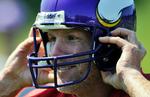 forlænger. Minnesota Vikings quarterback Brett Favre er en af NFL's store ikoner. Arkivfoto. 