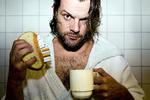 Den tidligere tv-vært Mikkel Munch-Fals er kunstnerisk leder på Odense Internationale Film Festival, der foregår 23.-28 august. Og han efterlyser mere punk og mindre karrieretænkning blandt filmskabere. 