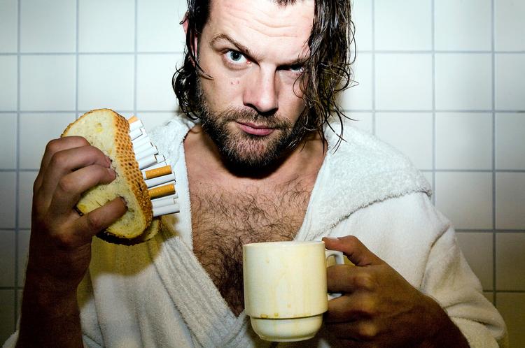Den tidligere tv-vært Mikkel Munch-Fals er kunstnerisk leder på Odense Internationale Film Festival, der foregår 23.-28 august. Og han efterlyser mere punk og mindre karrieretænkning blandt filmskabere. 