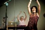 Worldtronica. Band Ane (bagest) fik mellemøstligt modspil fra blandt Aida Nadeem (forrest) og Simona Abdallah. De havde mange idéer, men nogle var lige løse nok. Foto: Dennis Lehmann/ Strøm 