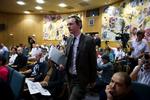 mistænkt. Grundlæggeren af Wikileaks, Julian Assange, er mistænkt for to voldtægter under sit besøg i Sverige, hvor han som her talte for flere større forsamlinger. 