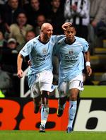 Manchester  Citys Stephen Ireland (tv.) fejrer en scoring sammen med brasilianske Robinho. Foto: Scott Heppell/AP 