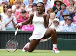 heling. Serena Williams jubler over sejren ved Wimbledon i juli. Amerikaneren må melde afbud til US Open, efter hun har skåret foden på glasskår under et restaurantbesøg. Arkivfoto. 