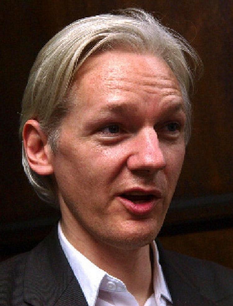 mistanke. Julian Assange udtaler sig for første gang om påstanden om, at han voldtog en kvinde under sit nylige besøg i Sverige. 