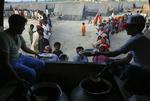 NØD. Pakistan er ikke selv i stand til at yde nødhjælp til de 20 millioner pakistanere, der er berørte af oversvømmelserne. 